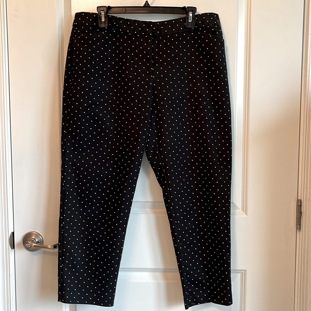 Liz Claiborne black polka dot print cropped pant